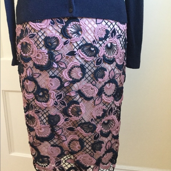 Ann Taylor Crochet Pencil Skirt 4P - Picture 4 of 8
